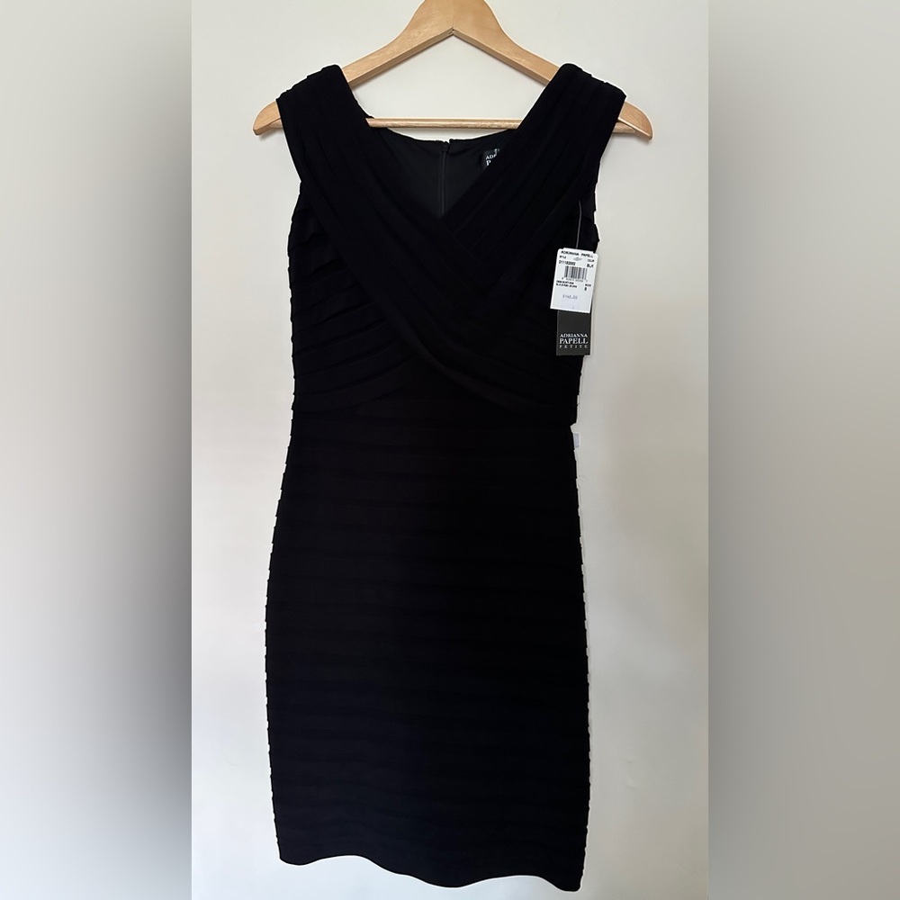 Adrianna Papell Cocktail Formal Women's‎ Dress Black Sz 8P with Pleats V-Neck